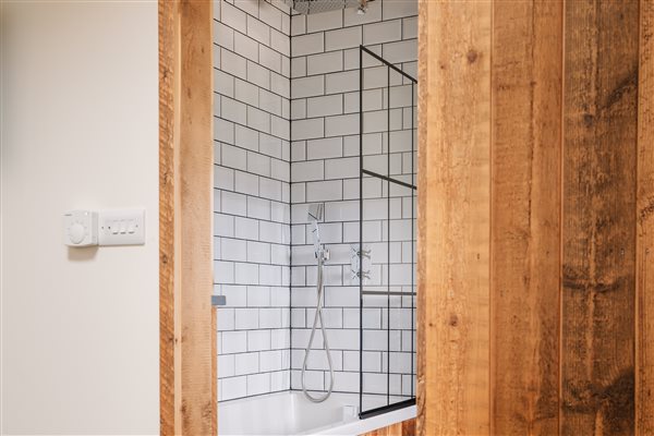 en-suite bath shower 2